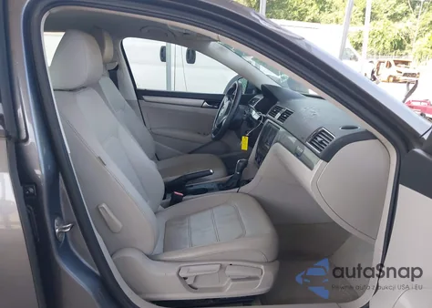 2015 Volkswagen Passat 1.8T Wolfsburg Edition из США, поврежденный, VIN 1VWAT7A31FC022641